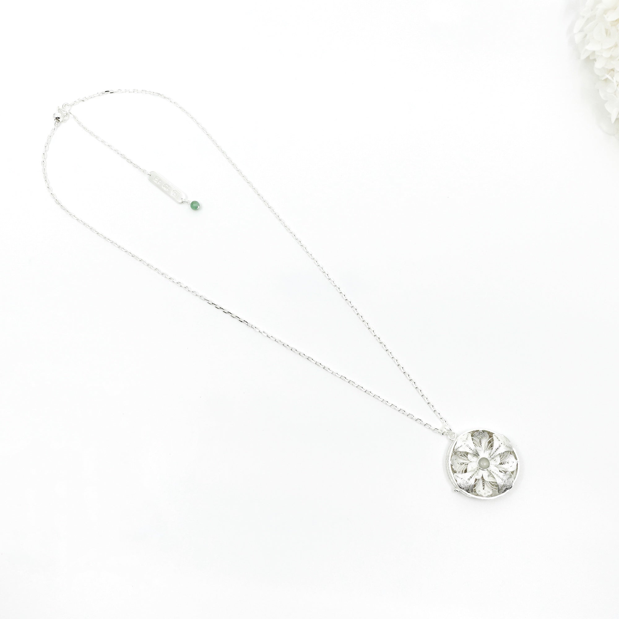 Auspicious Flower Filigree Inlay Locket Pendant Necklace Silver
