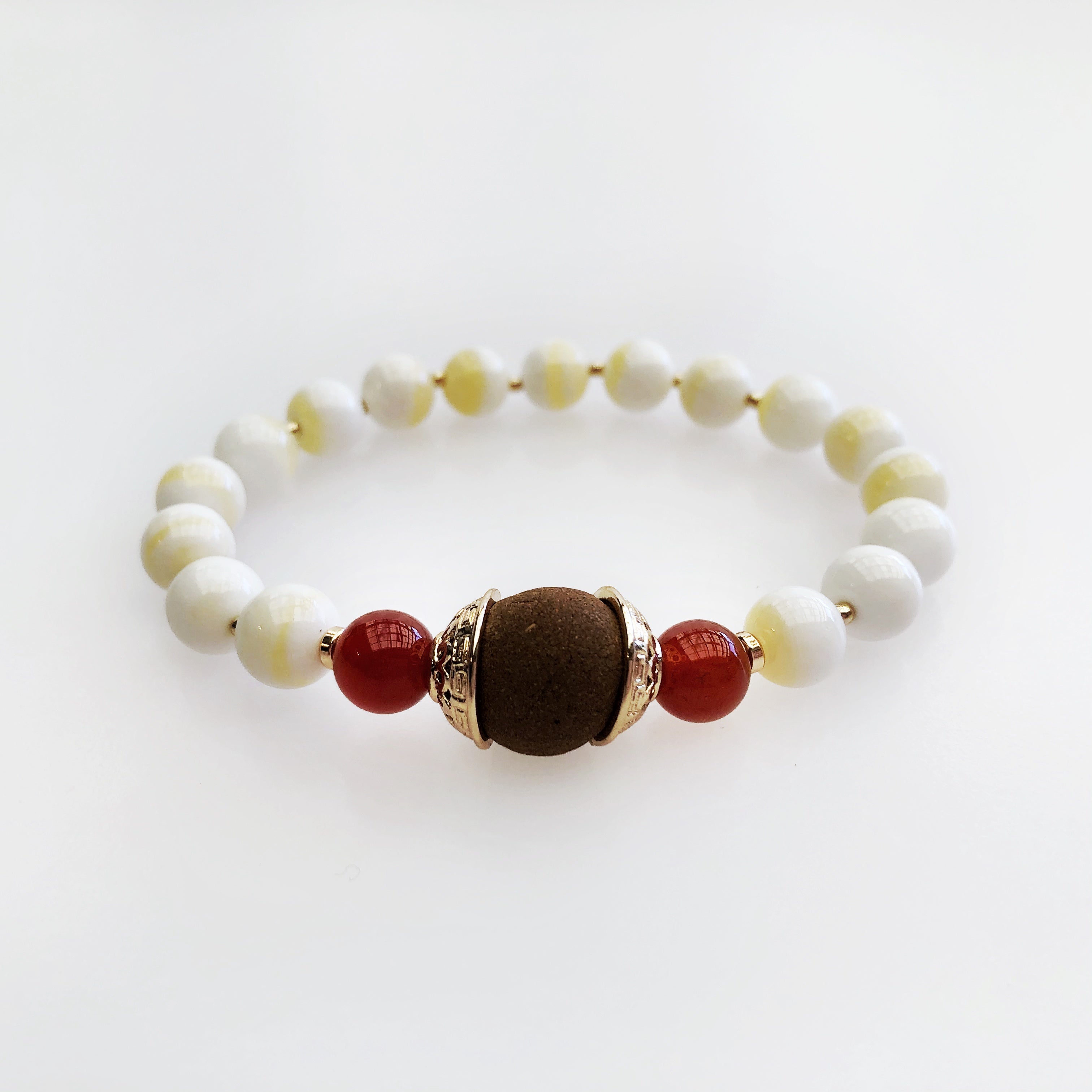 Beaded Tridacna Bracelet with Herbal Bead