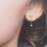 Серьги-гвоздики с лунным камнем и жемчугом 