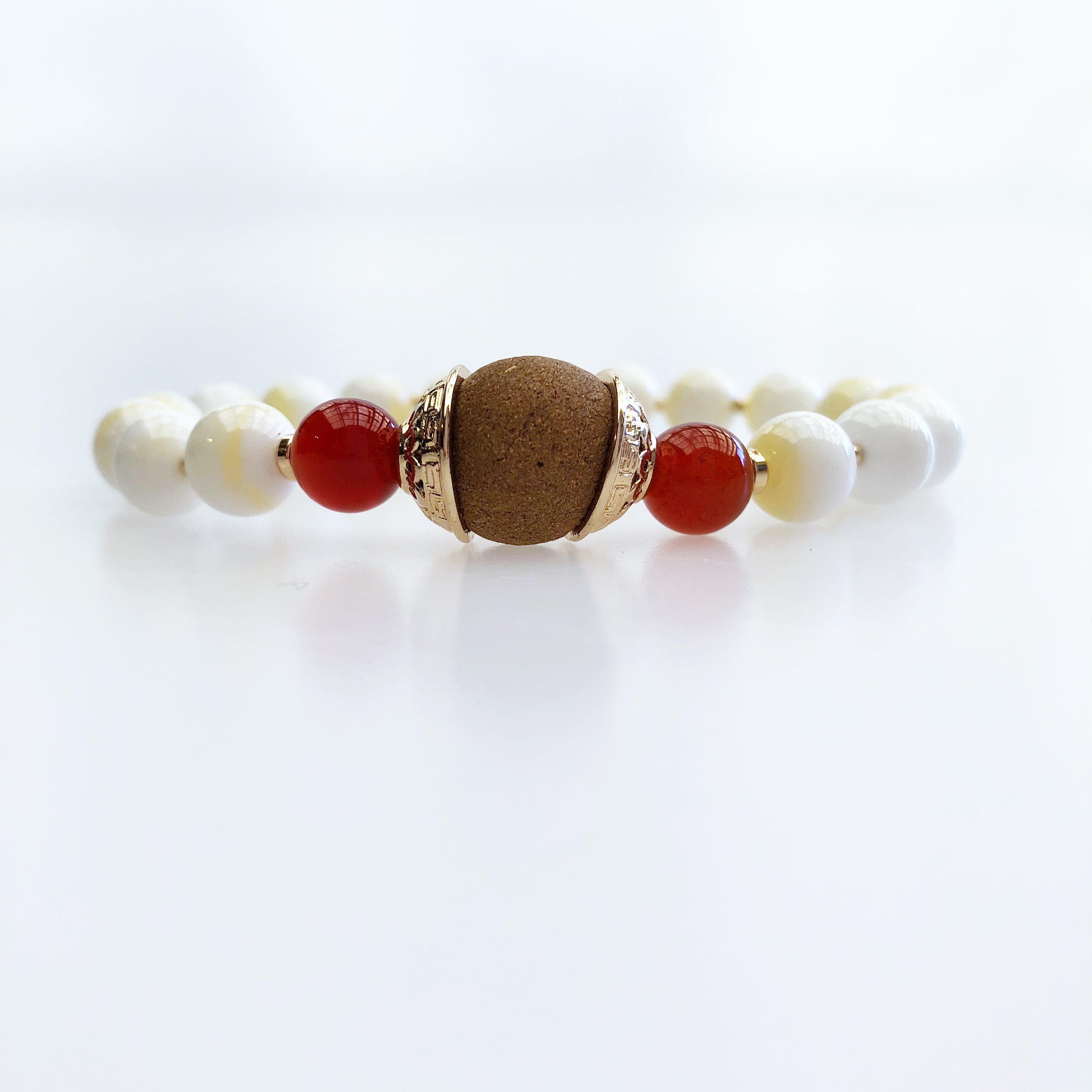 Beaded Tridacna Bracelet with Herbal Bead