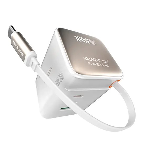Зарядное устройство MICRODIA SMARTCube™ POWERCord мощностью 100 Вт с GaN Pro, встроенным кабелем USB-C и двумя выходами USB-C PD и USB-A 